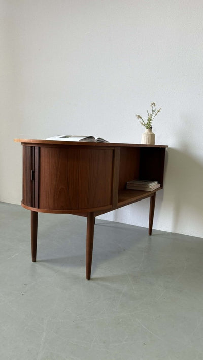 
                  
                    Bureau teak tambour deur - LOUI.STORE
                  
                
