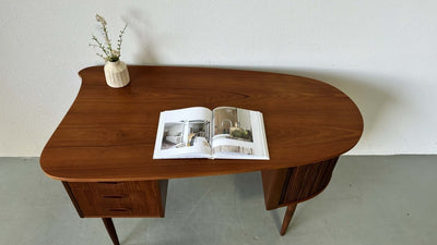 
                  
                    Bureau teak tambour deur - LOUI.STORE
                  
                