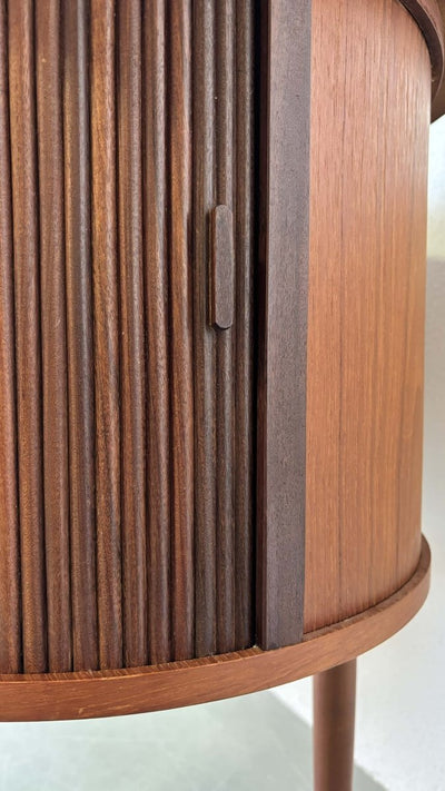 
                  
                    Bureau teak tambour deur - LOUI.STORE
                  
                