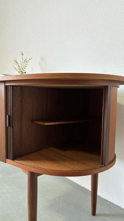 
                  
                    Bureau teak tambour deur - LOUI.STORE
                  
                