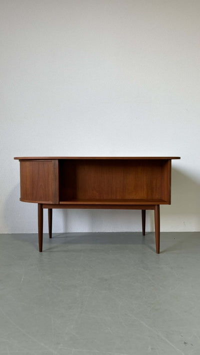 
                  
                    Bureau teak tambour deur - LOUI.STORE
                  
                