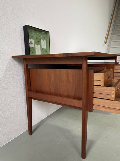 
                  
                    Bureau teak zwevende ladeblokken - LOUI.STORE
                  
                
