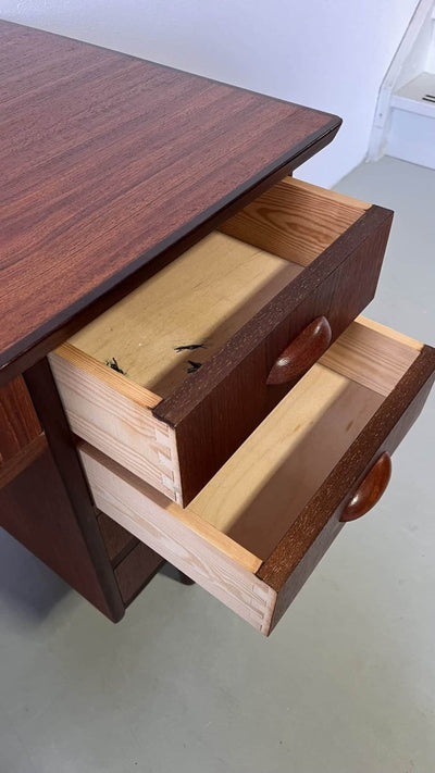 
                  
                    Deens bureau klein model - LOUI.STORE
                  
                