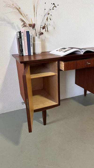 
                  
                    Deens bureau klein model - LOUI.STORE
                  
                