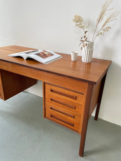 
                  
                    Deens bureau teak - LOUI.STORE
                  
                