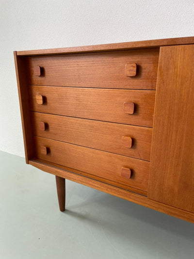 
                  
                    Deens dressoir 4 lades - LOUI.STORE
                  
                