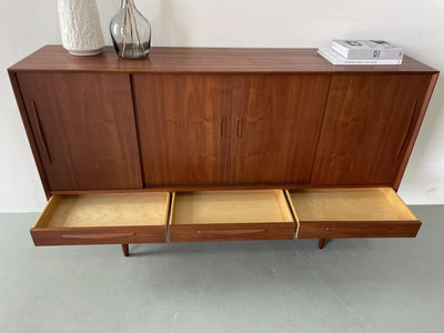 
                  
                    Deens highboard met licht - LOUI.STORE
                  
                