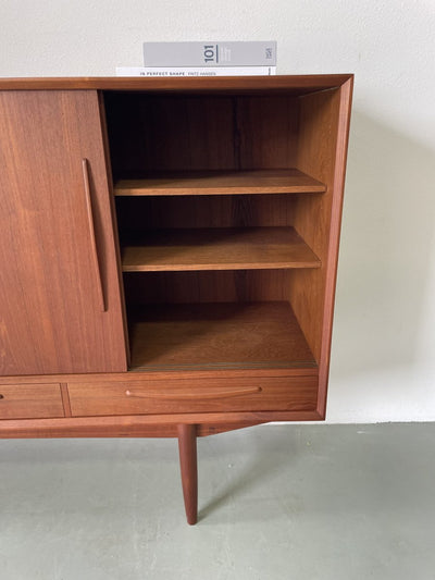 
                  
                    Deens highboard met licht - LOUI.STORE
                  
                
