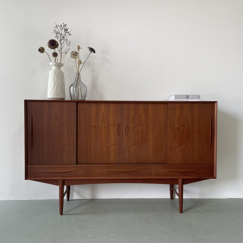 Deens highboard met licht - LOUI.STORE