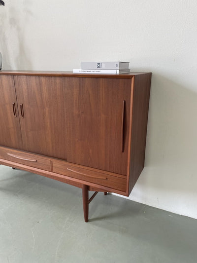 
                  
                    Deens highboard met licht - LOUI.STORE
                  
                