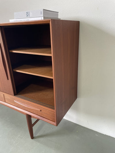 
                  
                    Deens highboard met licht - LOUI.STORE
                  
                