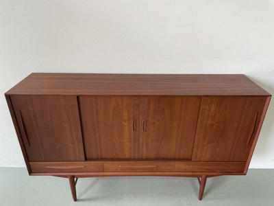 
                  
                    Deens highboard met licht - LOUI.STORE
                  
                