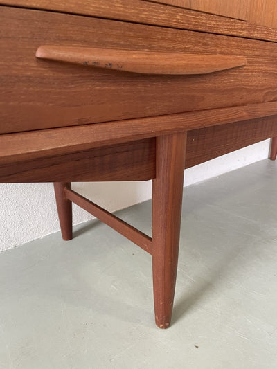 
                  
                    Deens highboard met licht - LOUI.STORE
                  
                