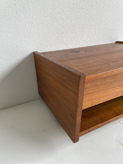 
                  
                    Deens teakhouten wandkastje - LOUI.STORE
                  
                