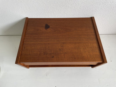 
                  
                    Deens teakhouten wandkastje - LOUI.STORE
                  
                