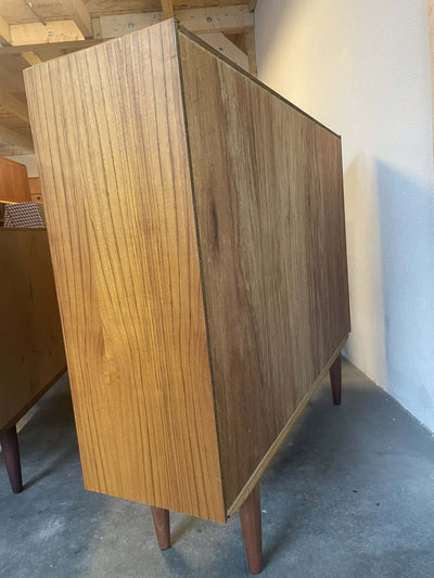 
                  
                    Deense boekenkast teak (m) - LOUI.STORE
                  
                