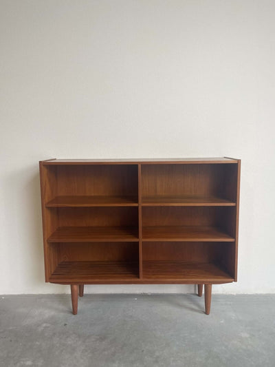 
                  
                    Deense boekenkast teak (m) - LOUI.STORE
                  
                
