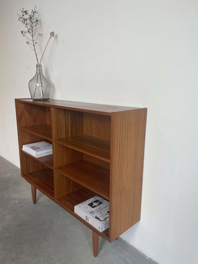 
                  
                    Deense boekenkast teak (m) - LOUI.STORE
                  
                