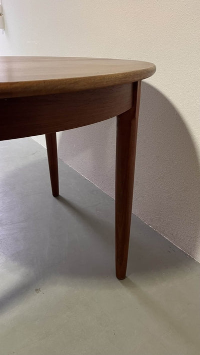 
                  
                    Deense eettafel rond teak - LOUI.STORE
                  
                