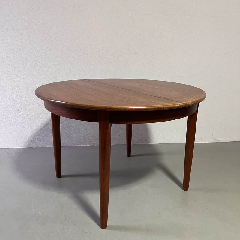 Deense eettafel rond teak - LOUI.STORE