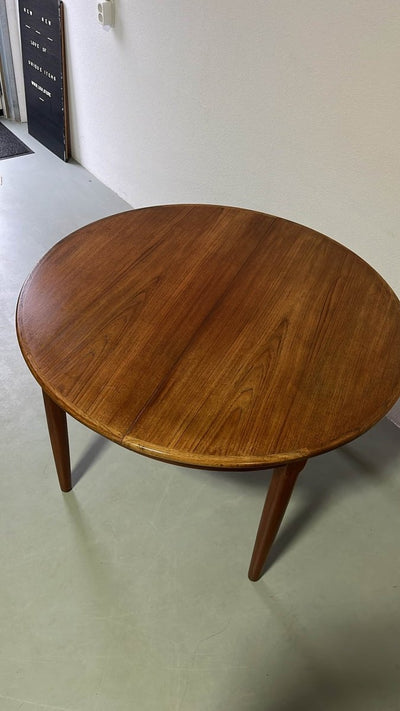
                  
                    Deense eettafel rond teak - LOUI.STORE
                  
                