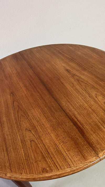 
                  
                    Deense eettafel rond teak - LOUI.STORE
                  
                
