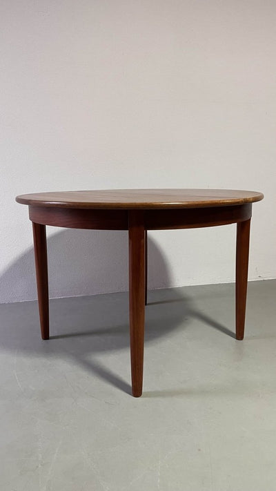 Deense eettafel rond teak - LOUI.STORE
