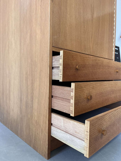 
                  
                    Deense kledingkast - LOUI.STORE
                  
                