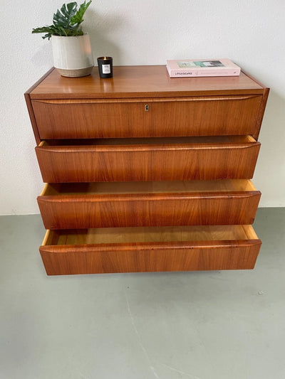 
                  
                    Deense ladekast teak 4* - LOUI.STORE
                  
                