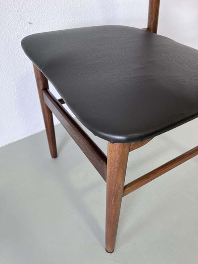
                  
                    Deense stoel skai - teak - LOUI.STORE
                  
                