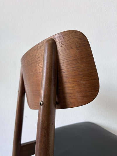 
                  
                    Deense stoel skai - teak - LOUI.STORE
                  
                