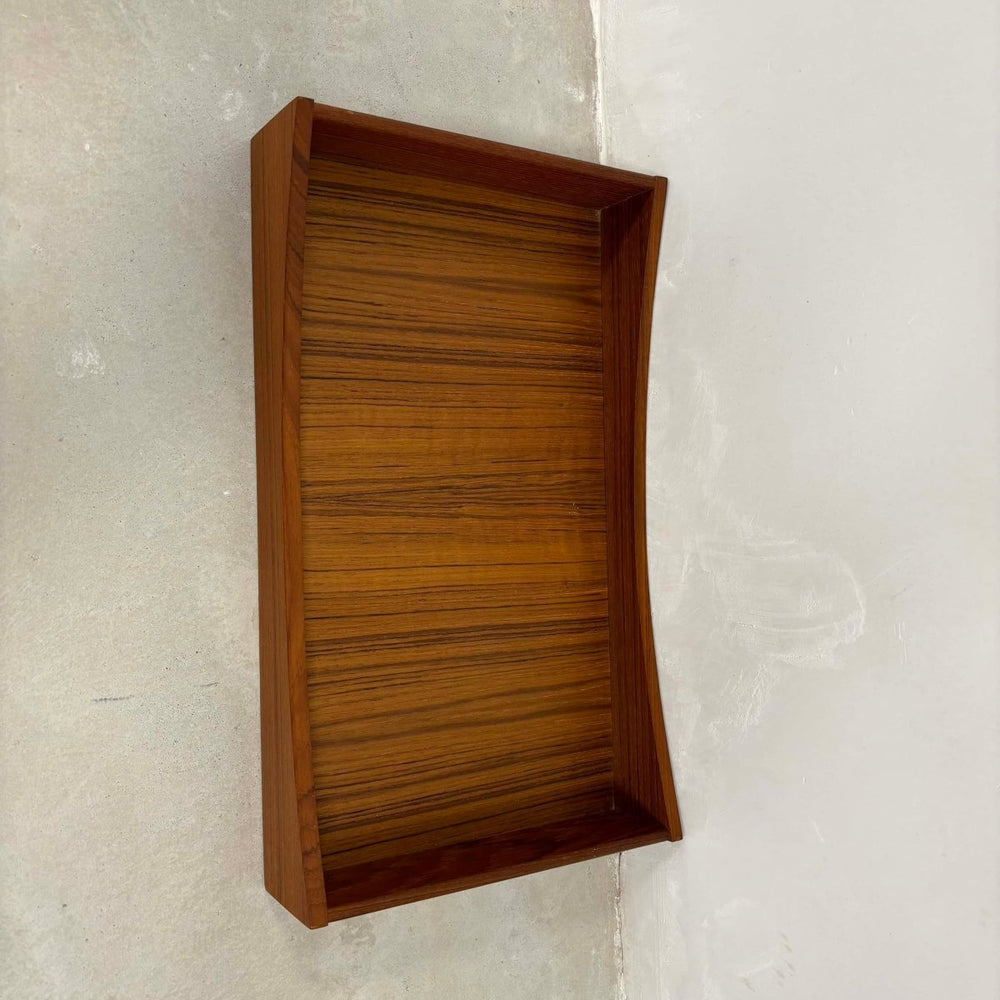 
                  
                    Dienblad teak - LOUI.STORE
                  
                