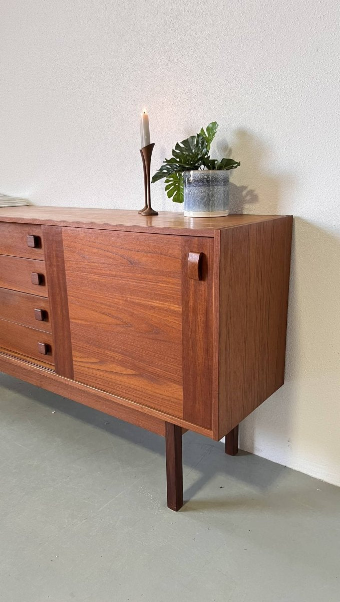 
                  
                    Domino lowboard teak - LOUI.STORE
                  
                