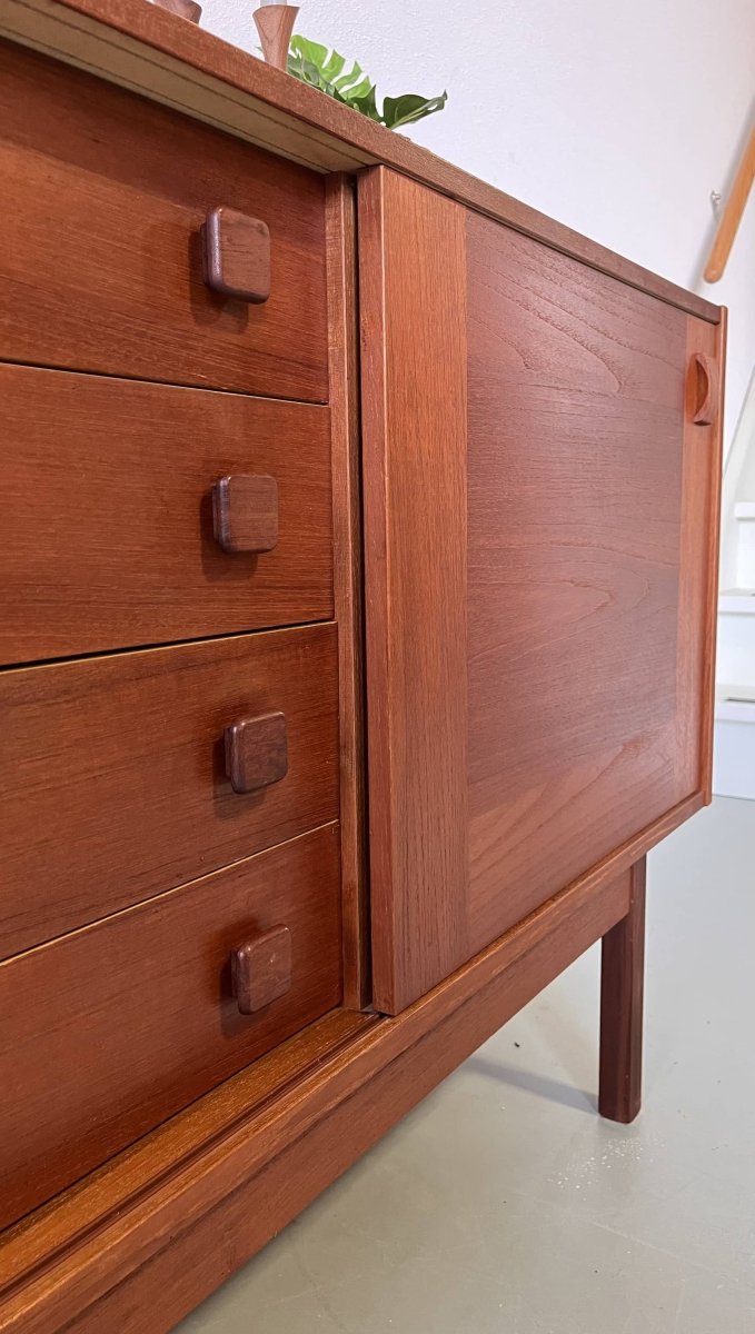 
                  
                    Domino lowboard teak - LOUI.STORE
                  
                
