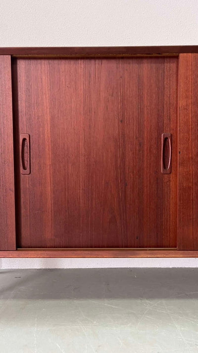 
                  
                    Donker teak lowboard - LOUI.STORE
                  
                