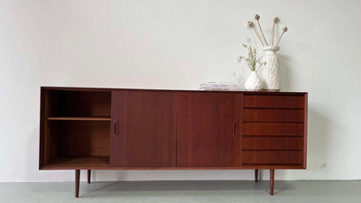 
                  
                    Donker teak lowboard - LOUI.STORE
                  
                