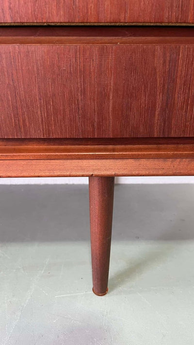 
                  
                    Donker teak lowboard - LOUI.STORE
                  
                