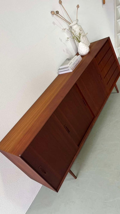 
                  
                    Donker teak lowboard - LOUI.STORE
                  
                