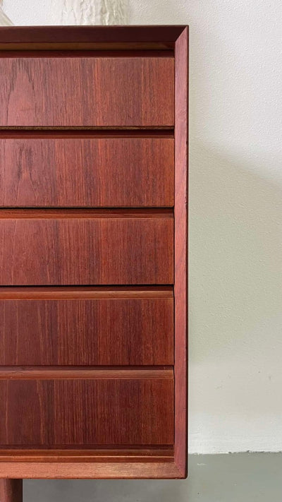 
                  
                    Donker teak lowboard - LOUI.STORE
                  
                