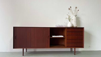 
                  
                    Donker teak lowboard - LOUI.STORE
                  
                