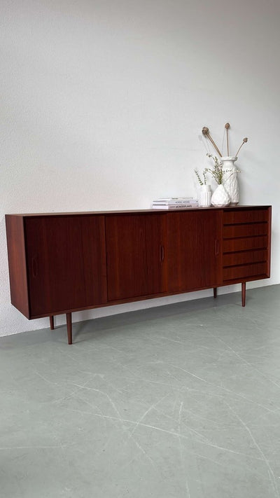 
                  
                    Donker teak lowboard - LOUI.STORE
                  
                