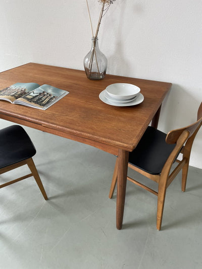 
                  
                    Eettafel in teak (uitschuifbaar) - LOUI.STORE
                  
                