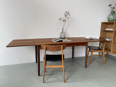 
                  
                    Eettafel in teak (uitschuifbaar) - LOUI.STORE
                  
                