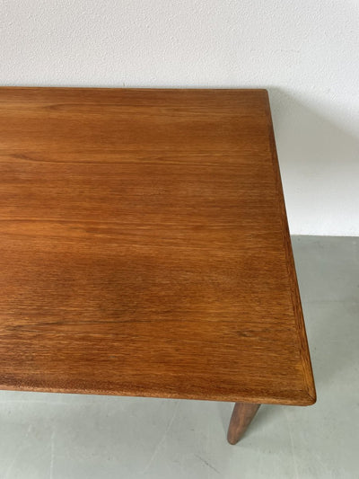 
                  
                    Eettafel in teak (uitschuifbaar) - LOUI.STORE
                  
                