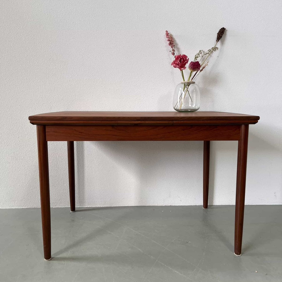 
                  
                    Eettafel teak (uitschuifbaar) afgerond - LOUI.STORE
                  
                
