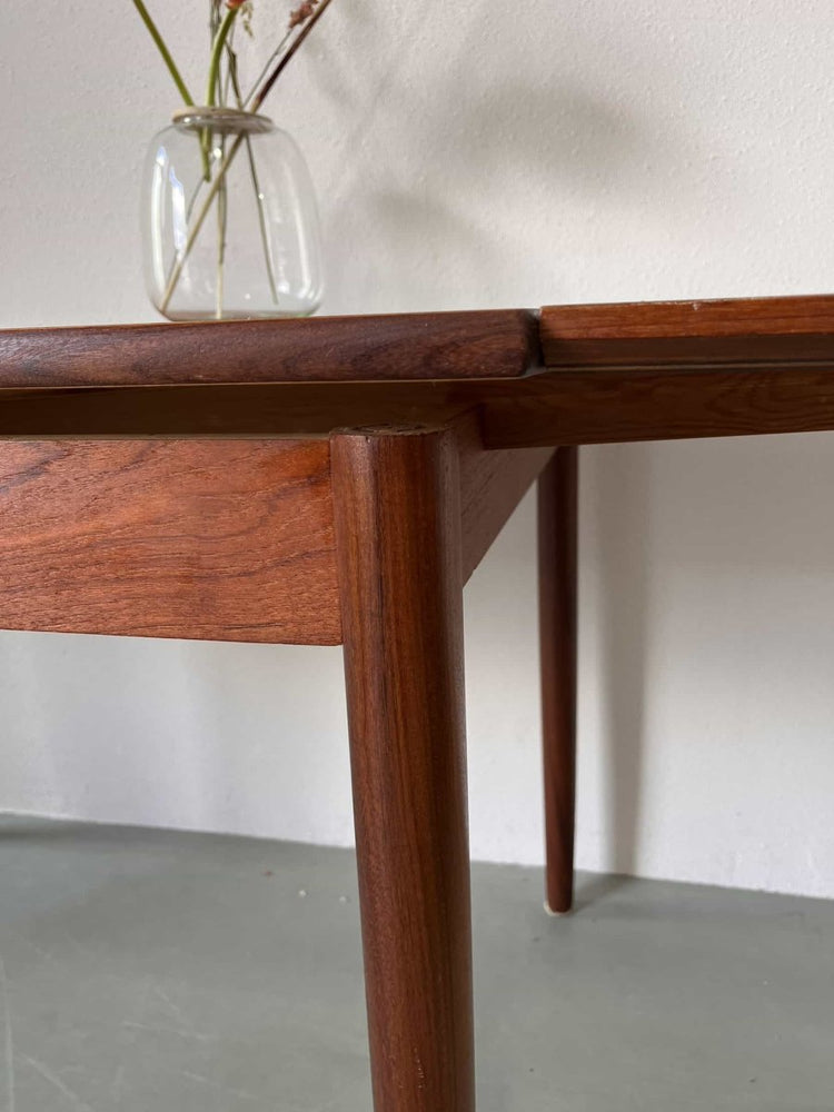 
                  
                    Eettafel teak (uitschuifbaar) afgerond - LOUI.STORE
                  
                