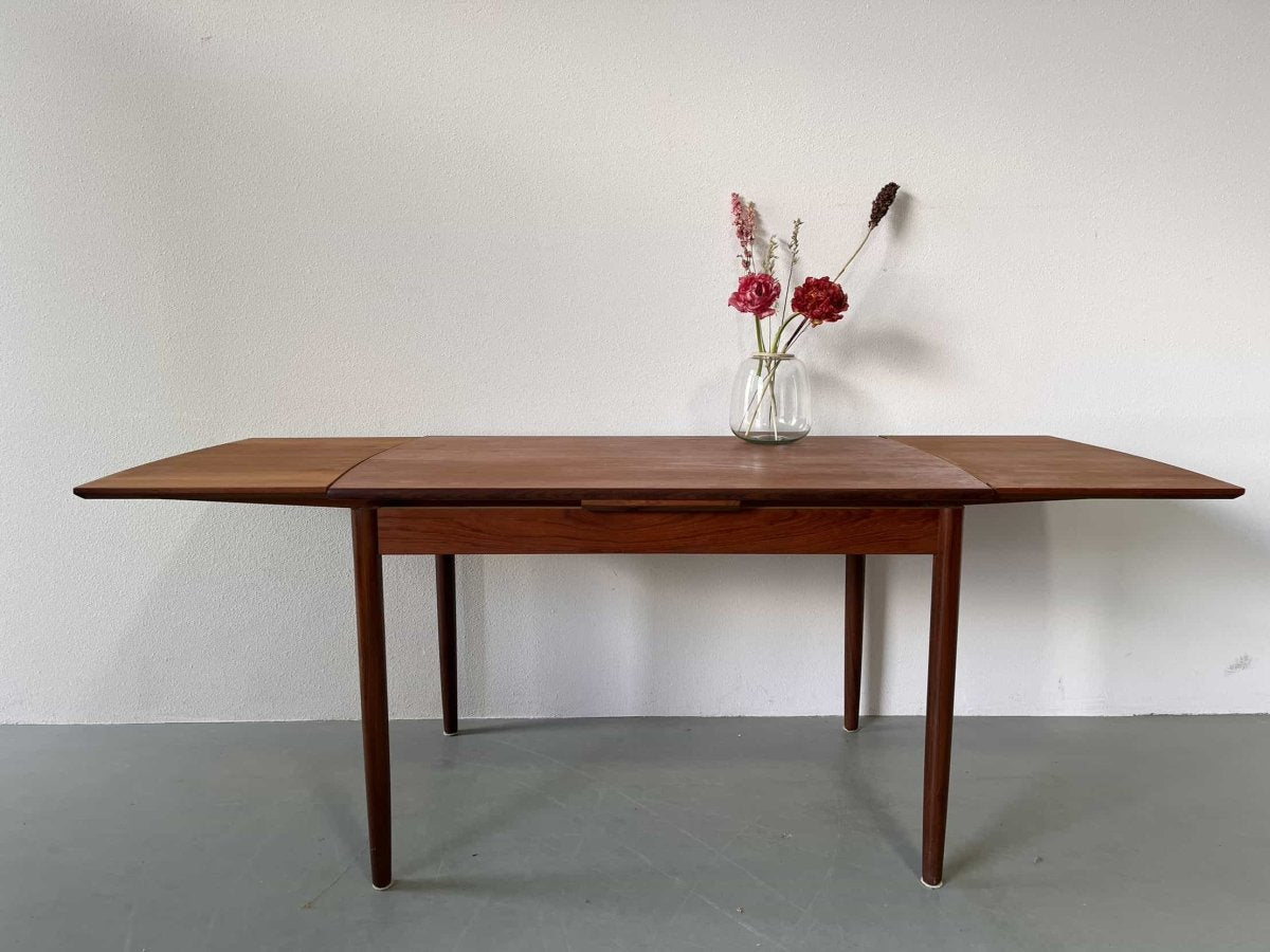 
                  
                    Eettafel teak (uitschuifbaar) afgerond - LOUI.STORE
                  
                