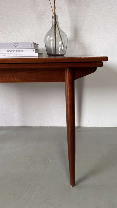 
                  
                    Eettafel Vejle Stole (uitschuifbaar) - LOUI.STORE
                  
                