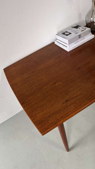 
                  
                    Eettafel Vejle Stole (uitschuifbaar) - LOUI.STORE
                  
                