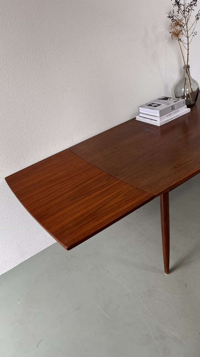 
                  
                    Eettafel Vejle Stole (uitschuifbaar) - LOUI.STORE
                  
                